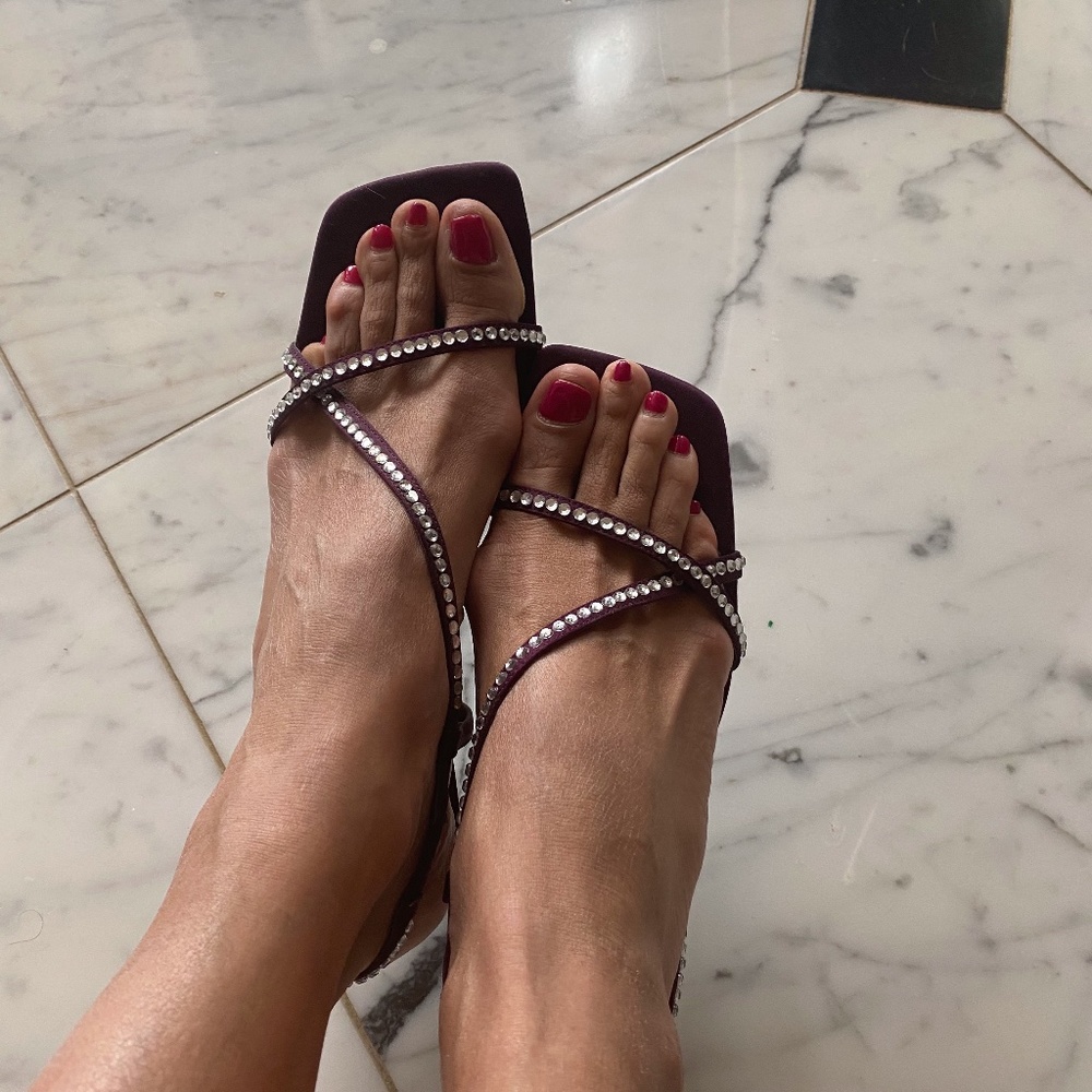 ON TREND Square Toe Kitten Heel Sandals